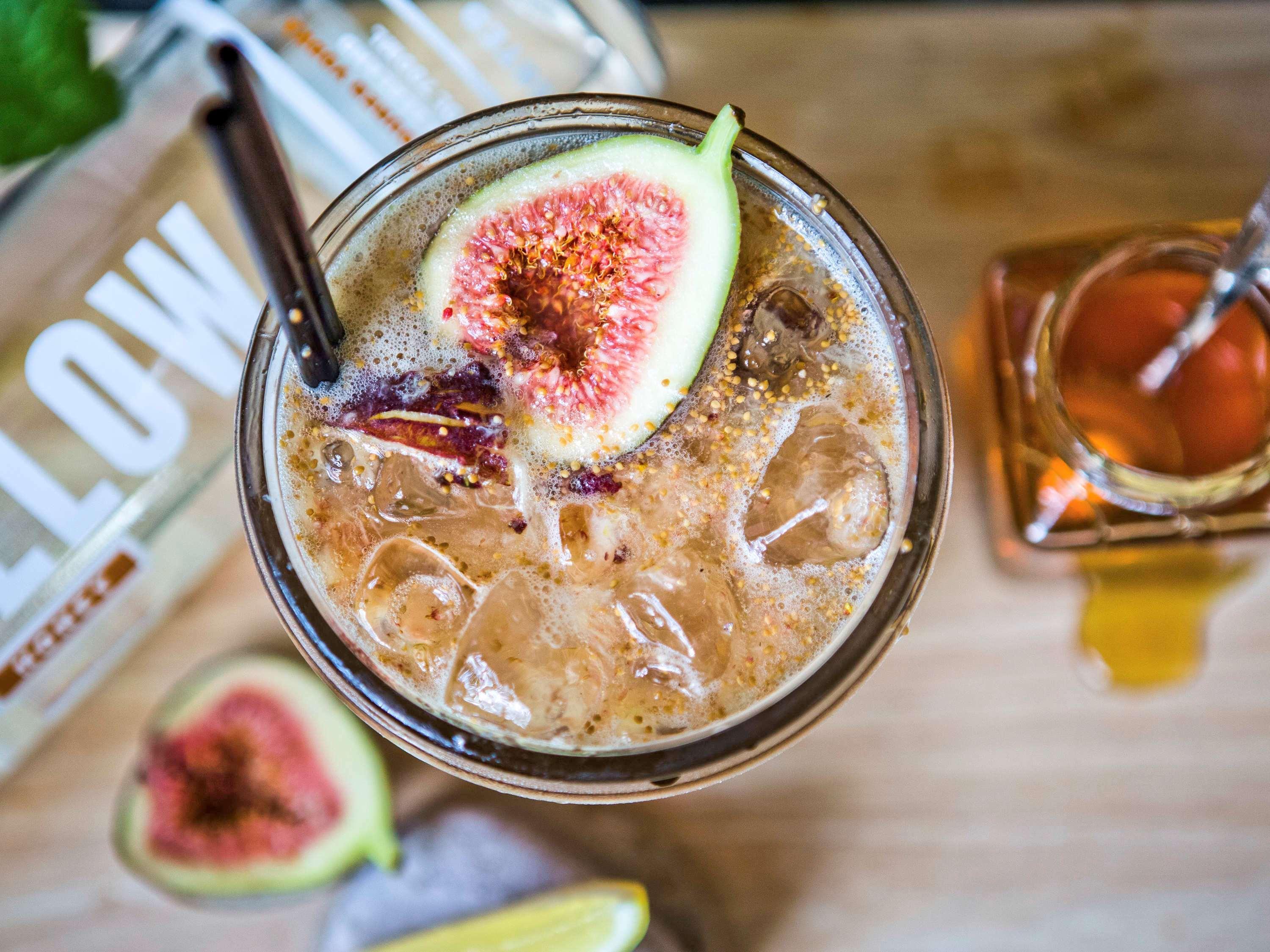The Como Ville de Melbourne Extérieur photo A fig and honey cocktail
