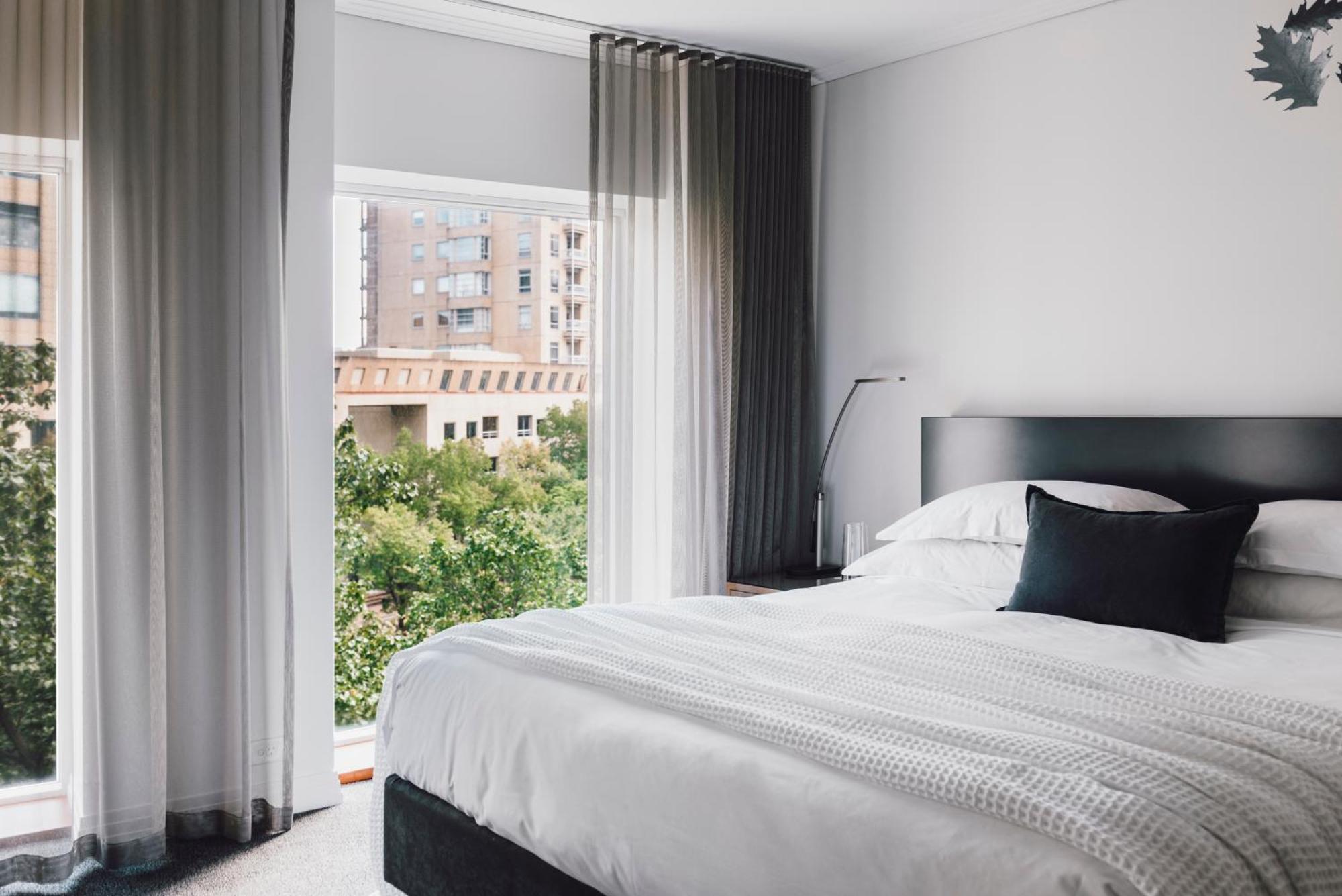 The Como Ville de Melbourne Extérieur photo A bedroom