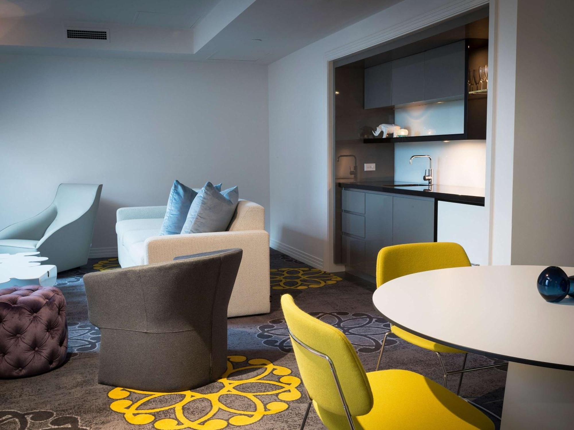 The Como Ville de Melbourne Extérieur photo Suite at the Hotel