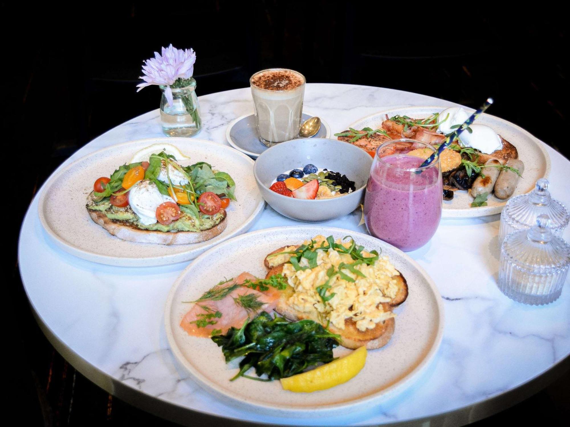 The Como Ville de Melbourne Extérieur photo Breakfast at the restaurant