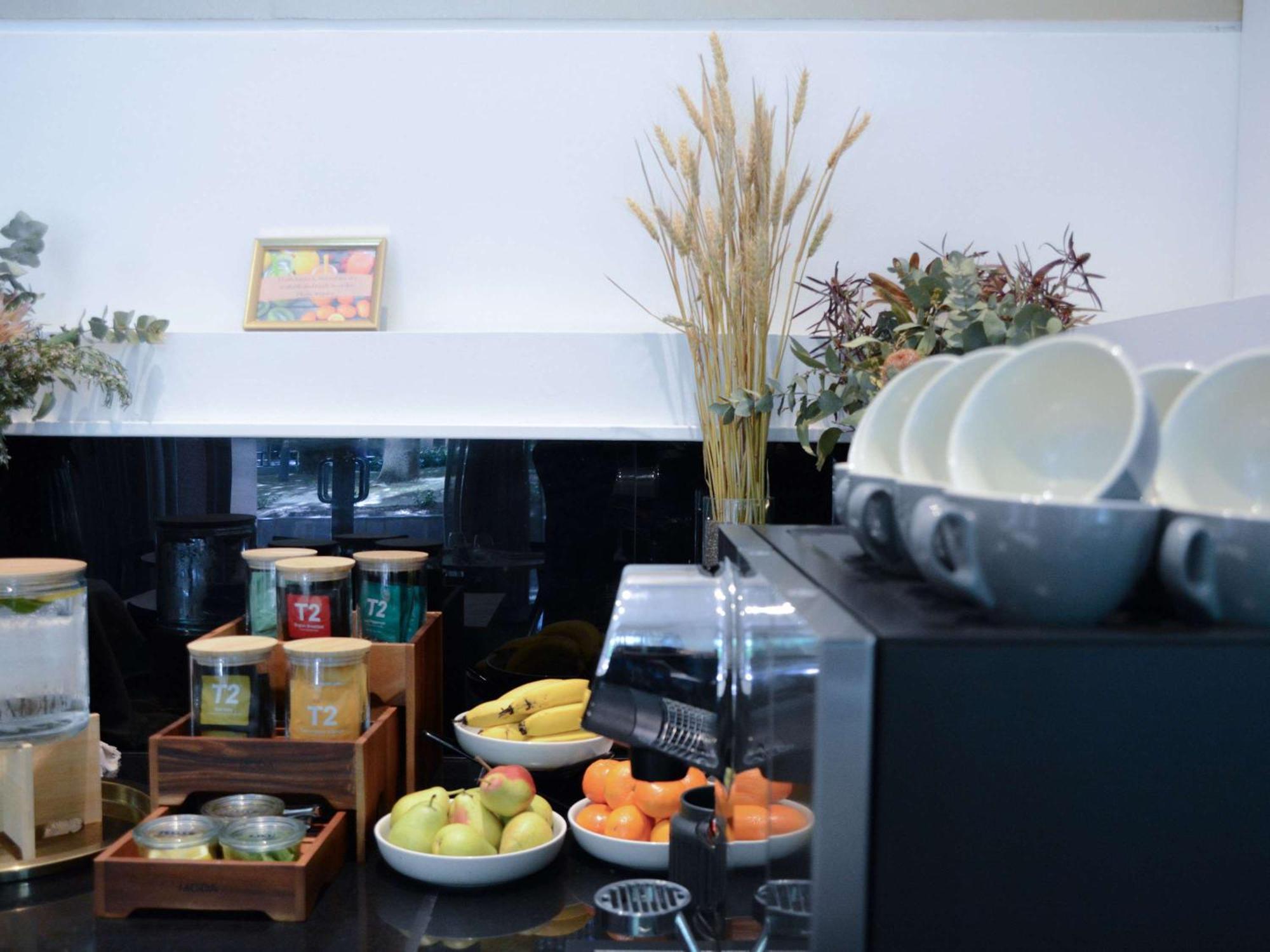 The Como Ville de Melbourne Extérieur photo A typical breakfast buffet